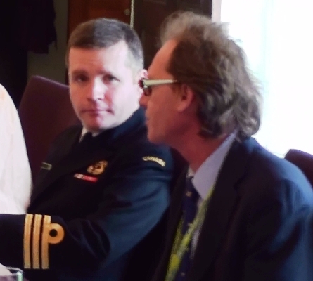 Le Commandant Hugues Canuel et le Vice-principal Michael Childs